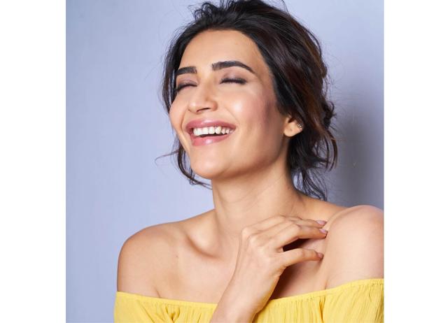 Shradha Luthra is known for her classic soft-glam looks for brides and celebs such as Karishma Tanna. Shradha Luthra is known for her classic soft-glam looks for brides and celebs such as Karishma Tanna.