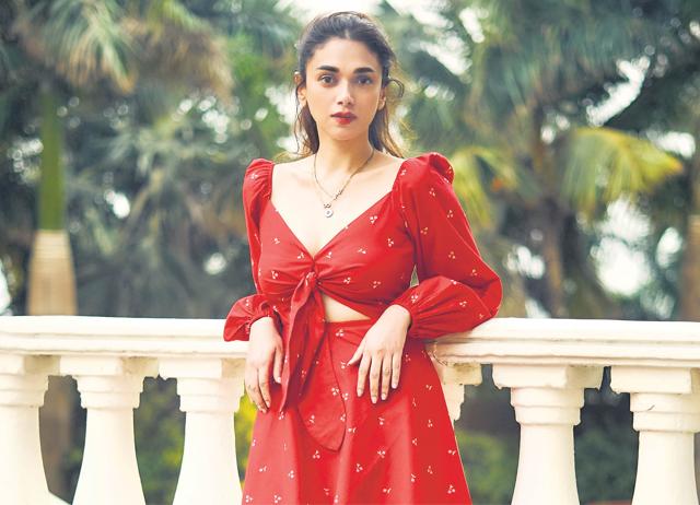 Hydari has recently rediscovered the music of Ilaiyaraaja and likes the complex but catchy melodies.