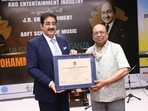 Sandeep Marwah presented Dr. Er. Rajainderr Jaina with the Life Membership of the International Film and Television Club of AAFT.