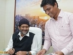 Kazi Irfan (L), an assistant engineer with the Brihanmumbai Municipal Corporation’s (BMC) solid waste management (SWM) department, retired on Thursday. (HT Photo) Kazi Irfan (L), an assistant engineer with the Brihanmumbai Municipal Corporation’s (BMC) solid waste management (SWM) department, retired on Thursday. (HT Photo)