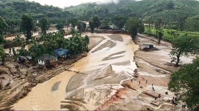 A drone view shows that the entire area in Chooralmala has been inundated. The heavy rainfall has also made Iruvazhinji river swell, flooding all areas on its banks. (ANI Photo) (ANI) A drone view shows that the entire area in Chooralmala has been inundated. The heavy rainfall has also made Iruvazhinji river swell, flooding all areas on its banks. (ANI Photo) (ANI)