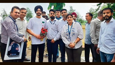 Fans and supporters welcoming bronze medallist Sarabjot Singh in Ambala on Friday. (HT Photo) Fans and supporters welcoming bronze medallist Sarabjot Singh in Ambala on Friday. (HT Photo)