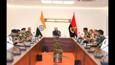 Khurania chaired a security review meeting attended by the IG BSF Jammu, IG BSF Kashmir and senior officers of the Jammu frontier, during which the situation was thoroughly reviewed. (HT Photo) Khurania chaired a security review meeting attended by the IG BSF Jammu, IG BSF Kashmir and senior officers of the Jammu frontier, during which the situation was thoroughly reviewed. (HT Photo)