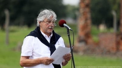 Christian Pfeil spoke at the memorial site of the former Auschwitz-Birkenau concentration and extermination camp on August 2, 2022 (Jarosław Praszkiewic./Dokumentations- und Kulturzentrum Deutscher Sinti und Roma ) Christian Pfeil spoke at the memorial site of the former Auschwitz-Birkenau concentration and extermination camp on August 2, 2022 (Jarosław Praszkiewic./Dokumentations- und Kulturzentrum Deutscher Sinti und Roma )
