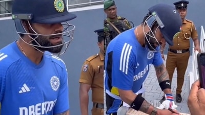 Virat Kohli's had a hilarious reaction to a fan. Virat Kohli's had a hilarious reaction to a fan.