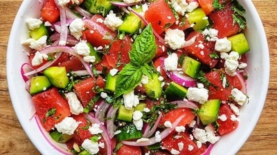 Watermelon feta salad is a staple of Greek cuisine, combining the sweetness of watermelon with the saltiness and creaminess of feta cheese (Photo: Instagram)