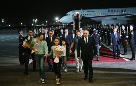 Russian President Vladimir Putin meets Russian citizens released after the Russian-US prisoner swap in Turkiye at Vnukovo International Airport in Moscow, Russia., 01 August 2024. (PTI) Russian President Vladimir Putin meets Russian citizens released after the Russian-US prisoner swap in Turkiye at Vnukovo International Airport in Moscow, Russia., 01 August 2024. (PTI)