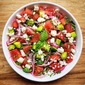 Watermelon feta salad is a staple of Greek cuisine, combining the sweetness of watermelon with the saltiness and creaminess of feta cheese (Photo: Instagram)