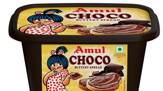 Made with the goodness of real Amul butter and chocolate, this spread is a symphony of rich cocoa and butter, with a smooth, creamy texture.