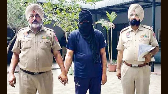 Murder accused in the custody of Khanna Police in Ludhiana on Friday. (HT Photo)