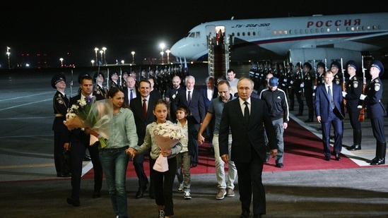 Russian President Vladimir Putin meets Russian citizens released after the Russian-US prisoner swap in Turkiye at Vnukovo International Airport in Moscow, Russia., 01 August 2024.(PTI)