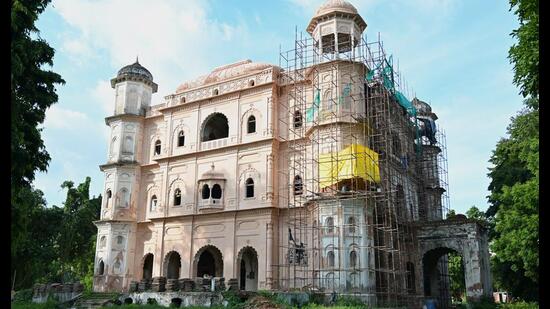 Restoration of Butler Palace underway in Lucknow. (Mushtaq Ali/HT Photo) Restoration of Butler Palace underway in Lucknow. (Mushtaq Ali/HT Photo)