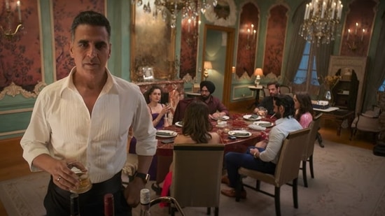 Khel Khel Mein trailer: Akshay Kumar, Taapsee Pannu, and gang play Russian roulette with their smartphones. Watch