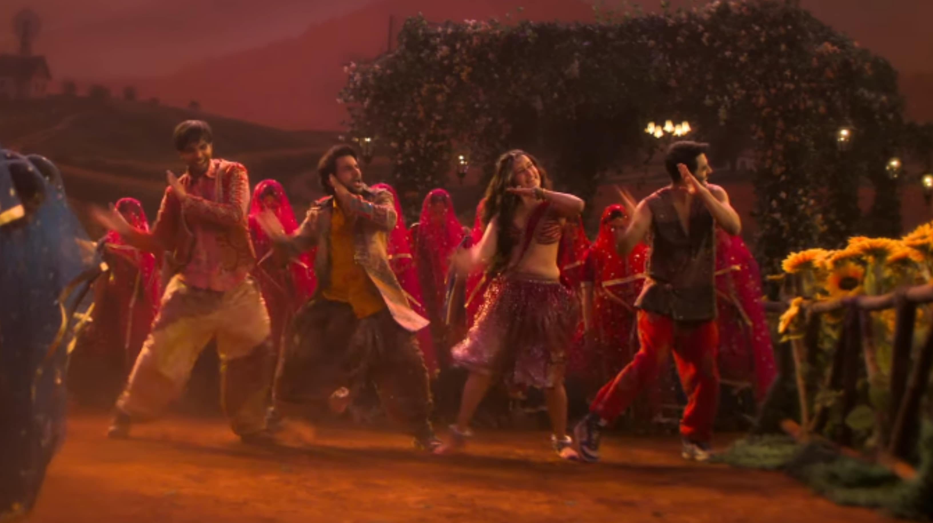 Shraddha and Rajkummar with Abhishek and Aparshakti in Stree 2 song Aayi Nai Shraddha and Rajkummar with Abhishek and Aparshakti in Stree 2 song Aayi Nai