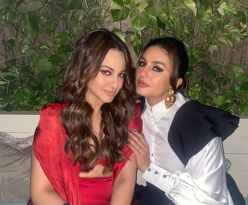 Huma Qureshi and Sonakshi Sinha met for the first time in 2017.