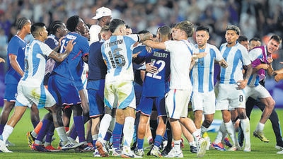 Argentina and France players clash after the football quarter-final in Bordeaux. (Getty Images) Argentina and France players clash after the football quarter-final in Bordeaux. (Getty Images)