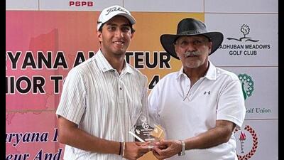Arjun Singh Bhatia, a 19-year-old golfer of Panchkula, won the Golf Haryana Amateur and Junior Golf Tournament held at Panchkula Golf Club from July 29 to August 1. (HT Photo)