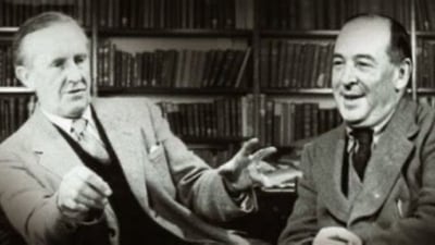 10. As members of the literary group known as the Inklings, JRR Tolkien and CS Lewis' friendship fostered a creative environment that led to the creation of landmark works in fantasy literature, including Tolkien's "The Lord of the Rings" and Lewis' "The Chronicles of Narnia". (Photo by Twitter/HistoricalRook)