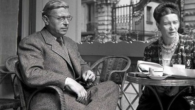 8. As leading existentialist philosophers, Jean-Paul Sartre and Simone de Beauvoir's intellectual friendship influenced 20th-century thought on existentialism, feminism and literature and their works continue to be studied and debated in philosophical circles even today. (Photo by Twitter/HafedhHemayed)