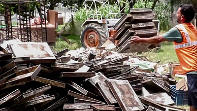 Materials are being removed from the bakery of the accused (ANI) Materials are being removed from the bakery of the accused (ANI)