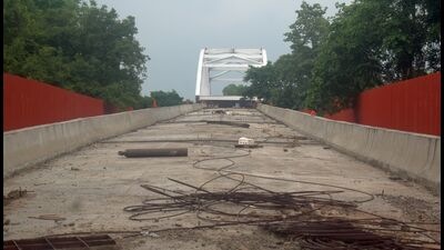 Mazar crossroad railway overbridge in Prayagraj (HT Photo) Mazar crossroad railway overbridge in Prayagraj (HT Photo)
