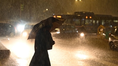 New Delhi, India - July 31, 2024:   Commuters stepping out during the evening rain at Mandi House in New Delhi, India, on Wednesday, July 31, 2024.  (Photo by Arvind Yadav/ Hindustan Times) (Hindustan Times)
