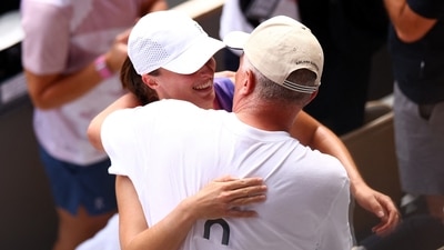 Poland's Iga Swiatek celebrates with her father Tomasz Swiatek (REUTERS)