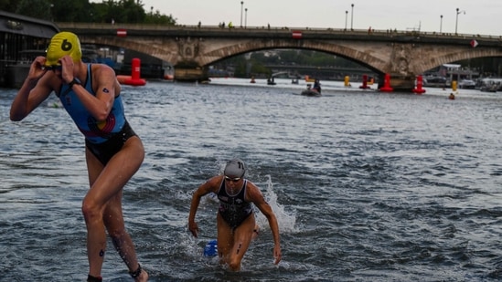 Athletes compete in the swimming race in the Seine during the women's individual triathlon at the Paris 2024 Olympic Games in central Paris on July 31, 2024. (Photo by Jeff PACHOUD / AFP)(AFP)