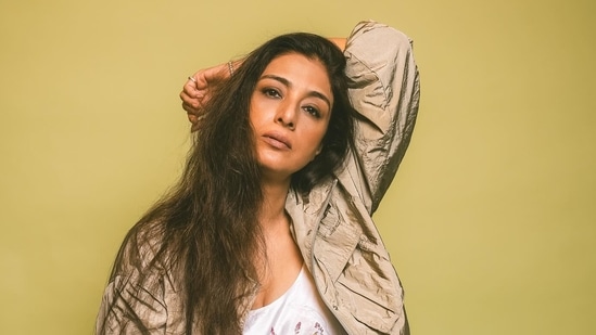 https://www.mobilemasala.com/film-gossip/Tabu-reacts-strongly-on-being-asked-about-pay-parity-Why-dont-you-ask-the-male-actor-why-you-are-getting-paid-more-i286732