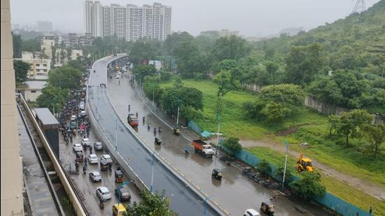 The Sinhagad Road is a crucial stretch connecting Khadakwasla, Dhayari, Vadgaon Budruk, Hingne, Narhe, Ambegaon, Budruk and Anandnagar to the central parts of the city. (HT PHOTO)