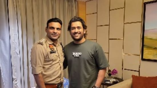 https://www.mobilemasala.com/sports/MS-Dhoni-reunites-with-2007-T20-World-Cup-title-winning-hero-Joginder-Sharma-after-almost-12-years-photos-go-viral-i286738