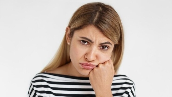Chronic fat, belly fat and puffy face are associated with high cortisol levels in the body. (Freepik)