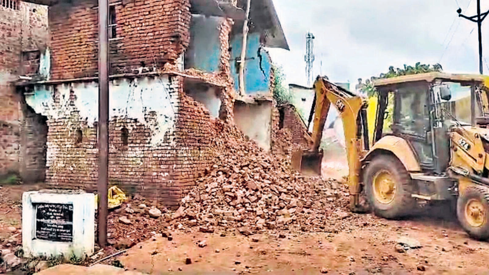 Nine children dead as wall collapses in MP | India News