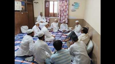 AIMC office-bearers holding a meeting at residence of Maulana Abdul Batin Nomani in Varanasi on Sunday. (HT) AIMC office-bearers holding a meeting at residence of Maulana Abdul Batin Nomani in Varanasi on Sunday. (HT)
