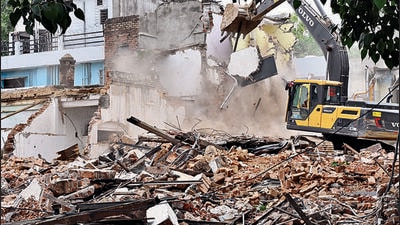 Demolition drive at Khyber Pass on Sunday. (Arvind Yadav/HT photo) Demolition drive at Khyber Pass on Sunday. (Arvind Yadav/HT photo)