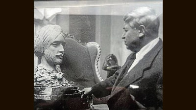 Finnish artist Waino Aaltonen sculpting the bust of Sarjit Singh Garewal. (Sarjit Singh Garewal) Finnish artist Waino Aaltonen sculpting the bust of Sarjit Singh Garewal. (Sarjit Singh Garewal)