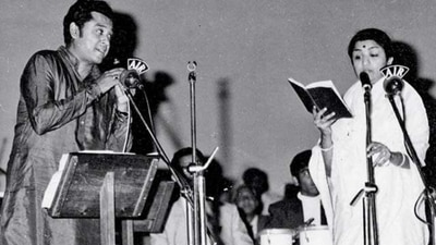 Kishore Kumar, pictured here during a performance with the late Lata Mangeshkar, also penned lyrics for film songs like Jhumroo, Door Gagan Ki Chhaon Mein, Door Ka Rahi and many more. (File Photo) Kishore Kumar, pictured here during a performance with the late Lata Mangeshkar, also penned lyrics for film songs like Jhumroo, Door Gagan Ki Chhaon Mein, Door Ka Rahi and many more. (File Photo)