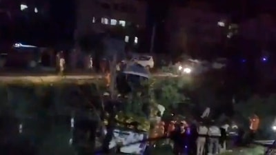 7 killed, 40 injured in bus-car collision on Lucknow-Agra Expressway 7 killed, 40 injured in bus-car collision on Lucknow-Agra Expressway