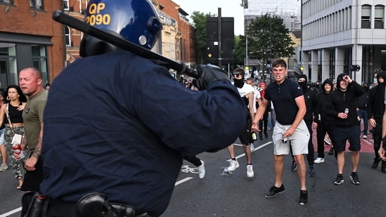 Riot police face protestors in Bristol, southern England, on August 3, 2024 during the 'Enough is Enough' demonstration held in reaction to the fatal stabbings in Southport on July 29. (Photo by JUSTIN TALLIS / AFP)(AFP)