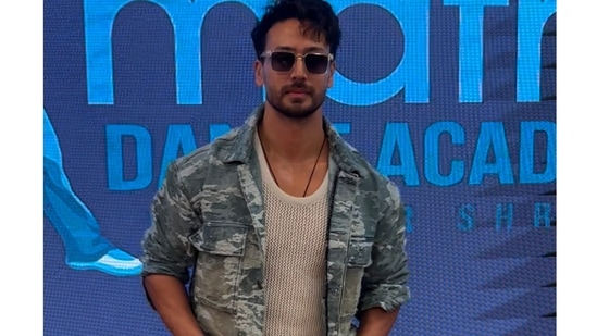 Tiger Shroff was spotted opting for a camouflaged look as he stepped out for the opening ceremony of Matrix Dance Academy. (Photo by Twitter/SAMTHEBESTEST_)