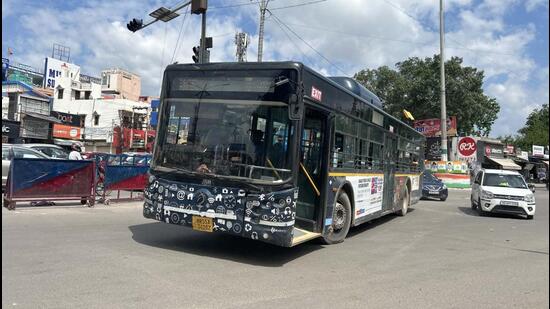 A GMCBL bus on the new route connecting Dwarka Expressway with Millennium City Centre Metro Station via Upper Dwarka Expressway near Gurugram Sector 4/7 Chowk on Sunday. (Parveen Kumar/HT Photo)