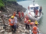 NDRF team retrieves bodies from Satluj river at Dogri near Sunni in Shimla district on Monday. (HT) NDRF team retrieves bodies from Satluj river at Dogri near Sunni in Shimla district on Monday. (HT)