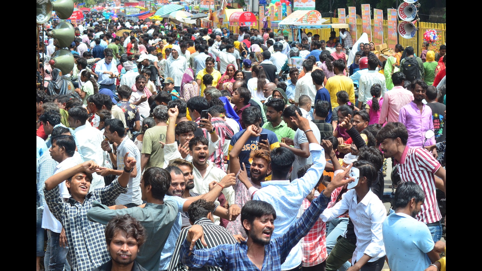 Soaked in religious fervour, devotees flock Kailash Mahadev temple in Agra