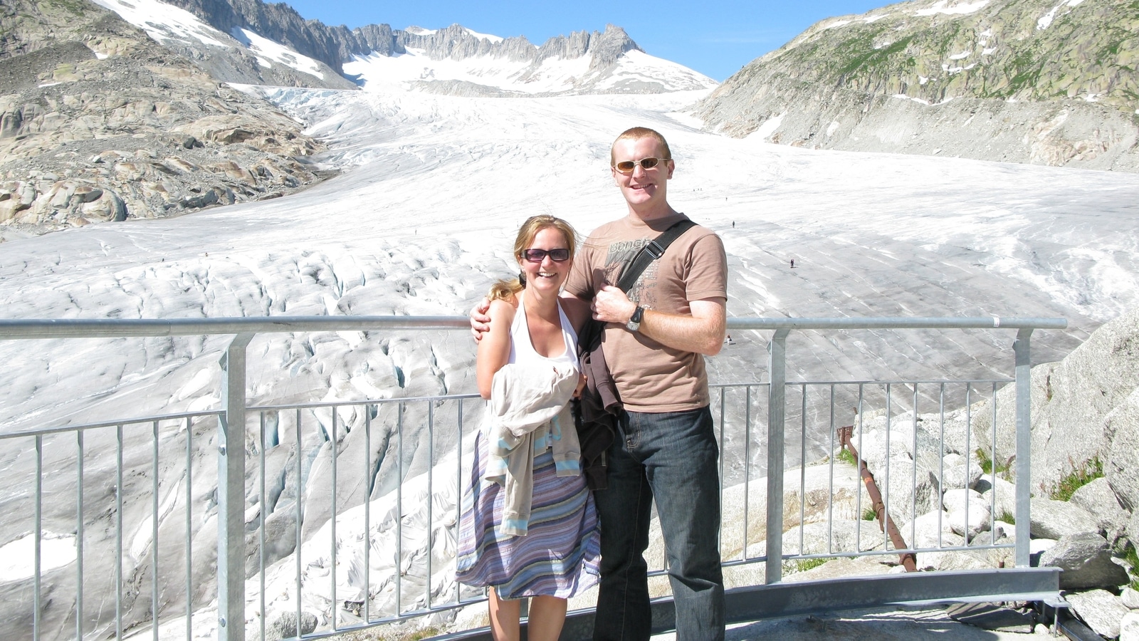 Man’s pics in front of same glacier 15 years apart show devastating impact of climate change