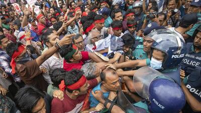 Activists clash with the police during a march to remember victims of recent countrywide clashes in Dhaka, Bangladesh on Monday. (AP) Activists clash with the police during a march to remember victims of recent countrywide clashes in Dhaka, Bangladesh on Monday. (AP)