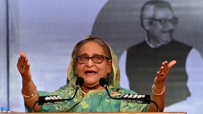 Thousands of Bangladeshi protesters stormed the palace of Prime Minister Sheikh Hasina in Dhaka on August 5, 2024, as she had fled after mass demonstrations demanding that she quit. (AFP) Thousands of Bangladeshi protesters stormed the palace of Prime Minister Sheikh Hasina in Dhaka on August 5, 2024, as she had fled after mass demonstrations demanding that she quit. (AFP)