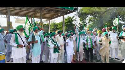 Farmers gathered at an inoperative toll plaza in Maur, Bathinda. Farmers gathered at an inoperative toll plaza in Maur, Bathinda.