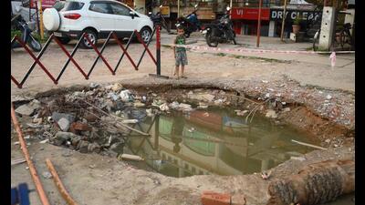 Hole in the road has triggered fear among commuters in Vikas Nagar. (Deepak Gupta//HT Photo)