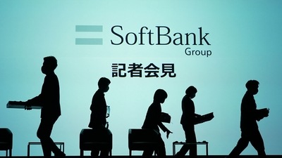 Workers on the stage as they prepare for a SoftBank Group Corp. news conference in Tokyo, Japan. (Bloomberg) Workers on the stage as they prepare for a SoftBank Group Corp. news conference in Tokyo, Japan. (Bloomberg)