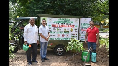 PN Shahi (right) along with other team members and Tree Ambulance at Sector 56 in Chandigarh. (Ravi Kumar/HT) PN Shahi (right) along with other team members and Tree Ambulance at Sector 56 in Chandigarh. (Ravi Kumar/HT)